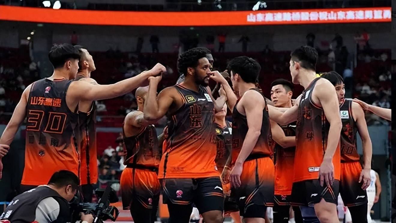广东队与山东男篮争夺胜利权益