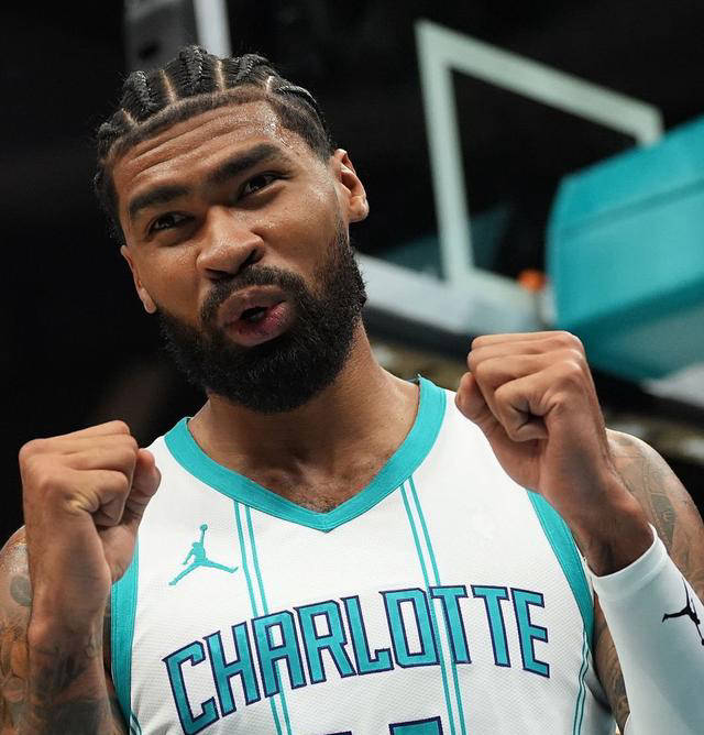 黄蜂交易后卫，加强内线实力寻求突破