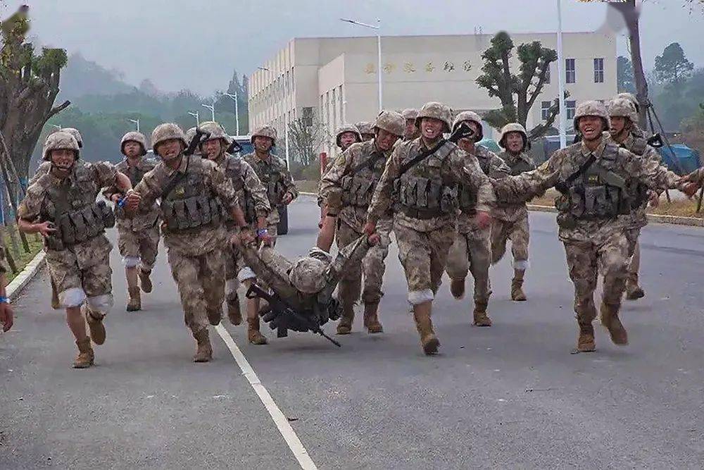 队伍合作默契展现强大战斗力