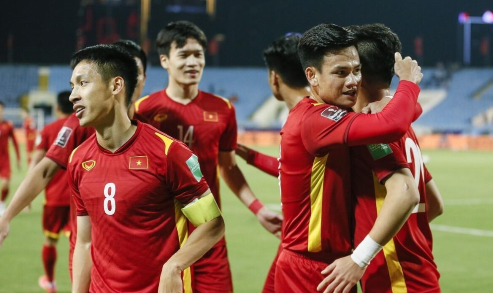 东亚球队猛追逐西亚顶尖球队