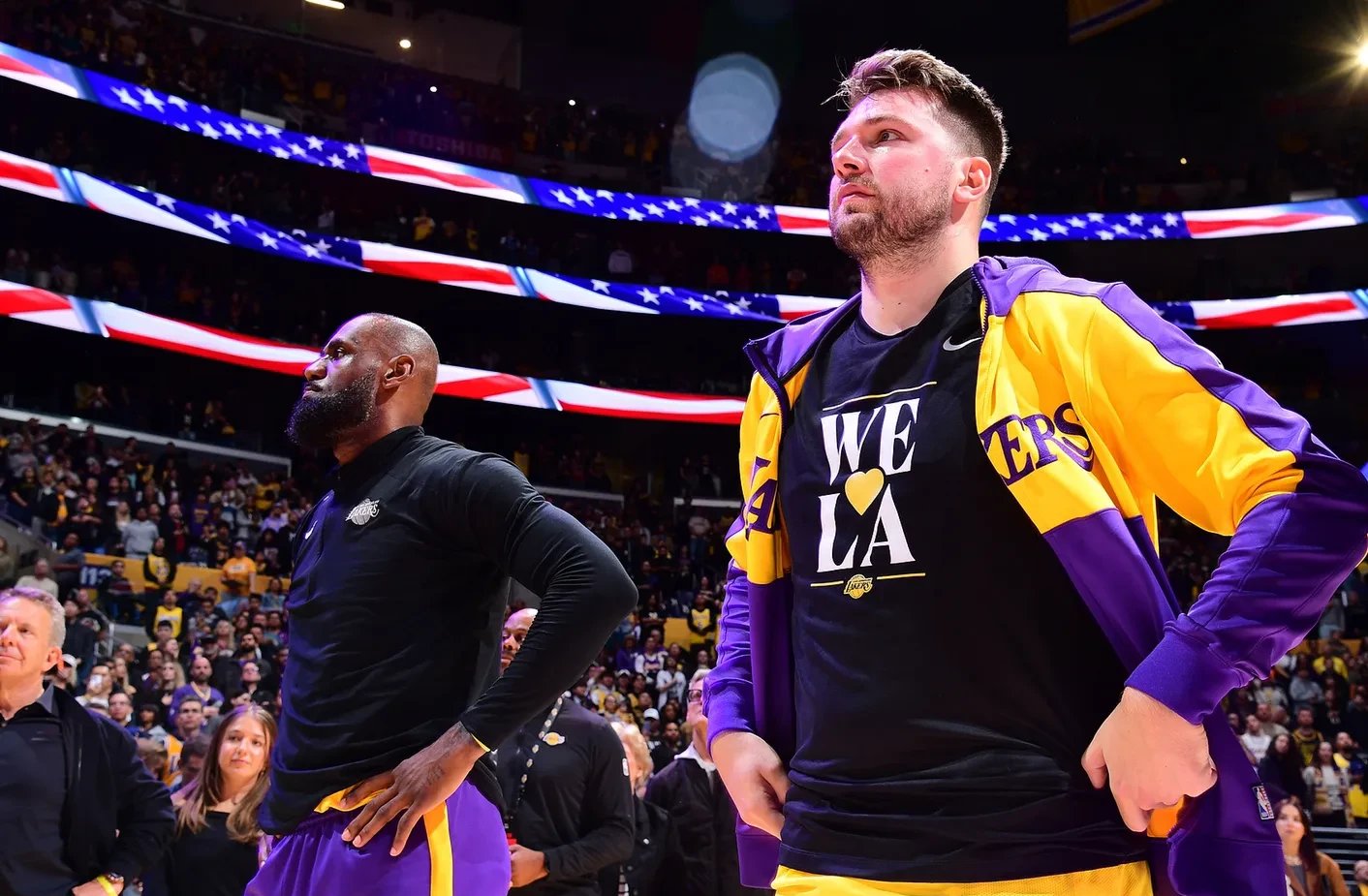 开拓者客场击败雄鹿，终结两连败