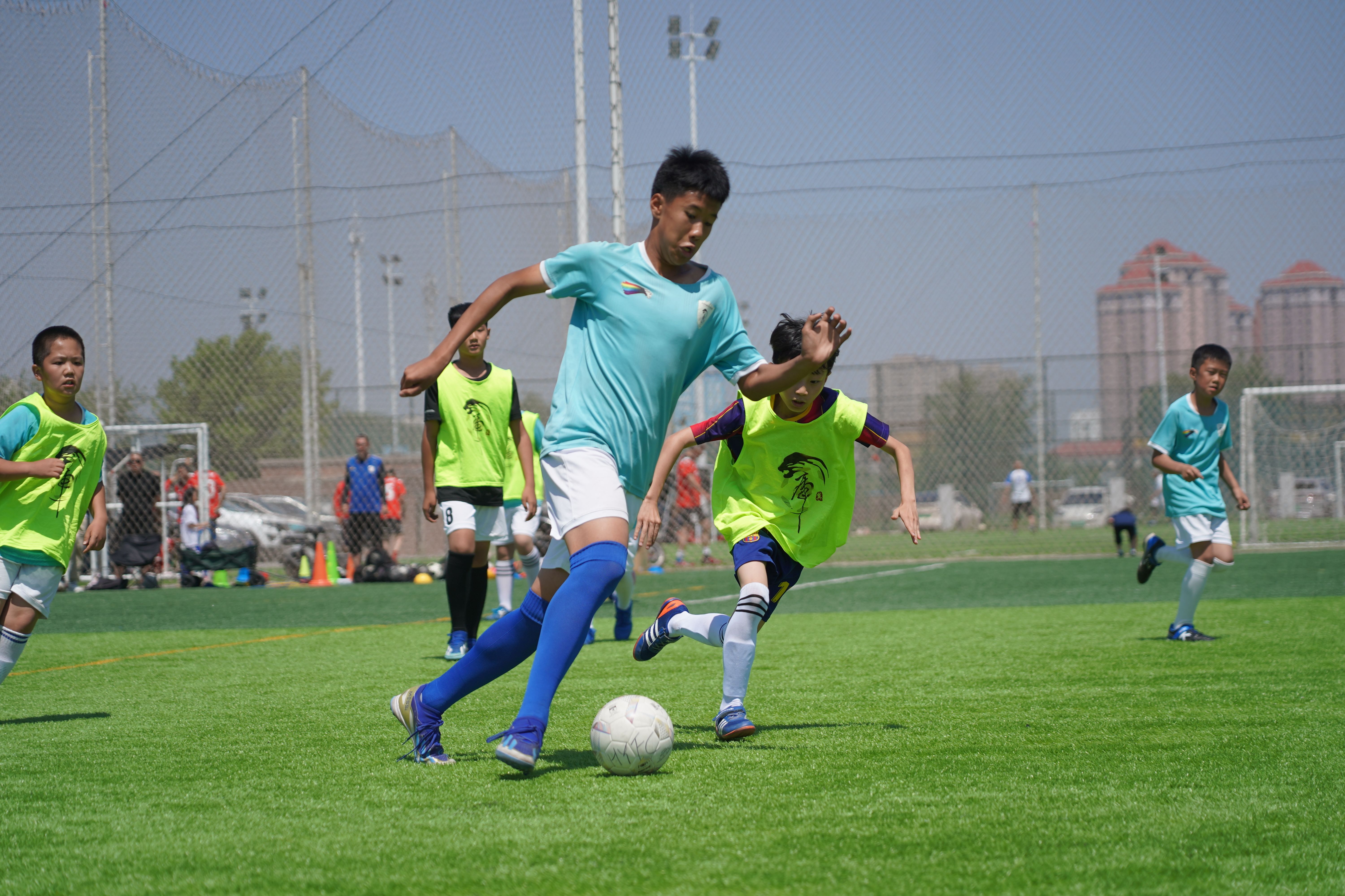 高温对抗！国内足球联赛热血搏杀