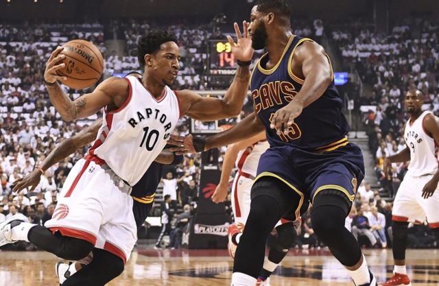 猛龙遭逢两连败,坎巴回归仍对球队无帮助 猛龙遭逢两连败,坎巴回归仍对球队无帮助