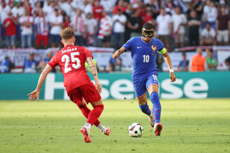 法国胜出克威特，稳坐小组头名