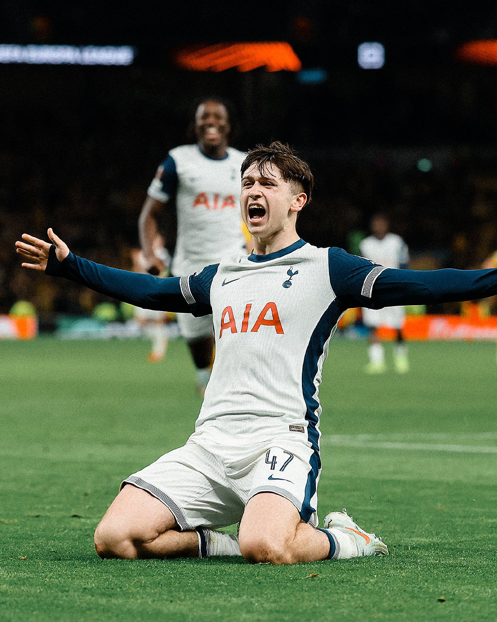 埃因霍斯守护主场，击败对手取得胜利