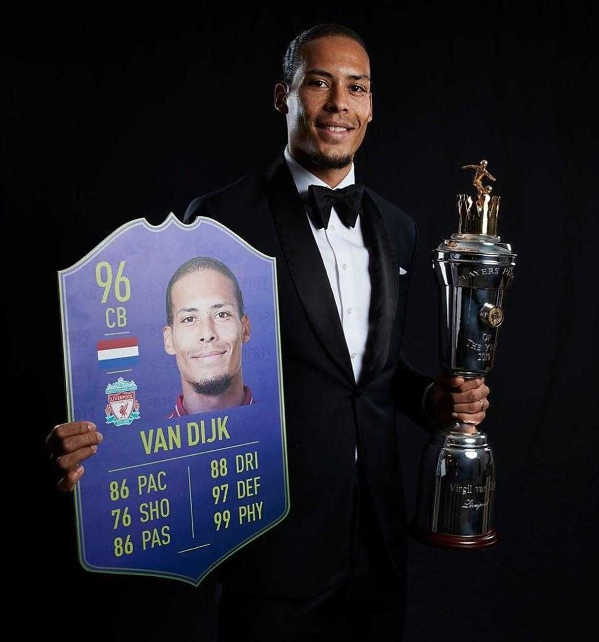 后卫参加慈善比赛获得最佳球员