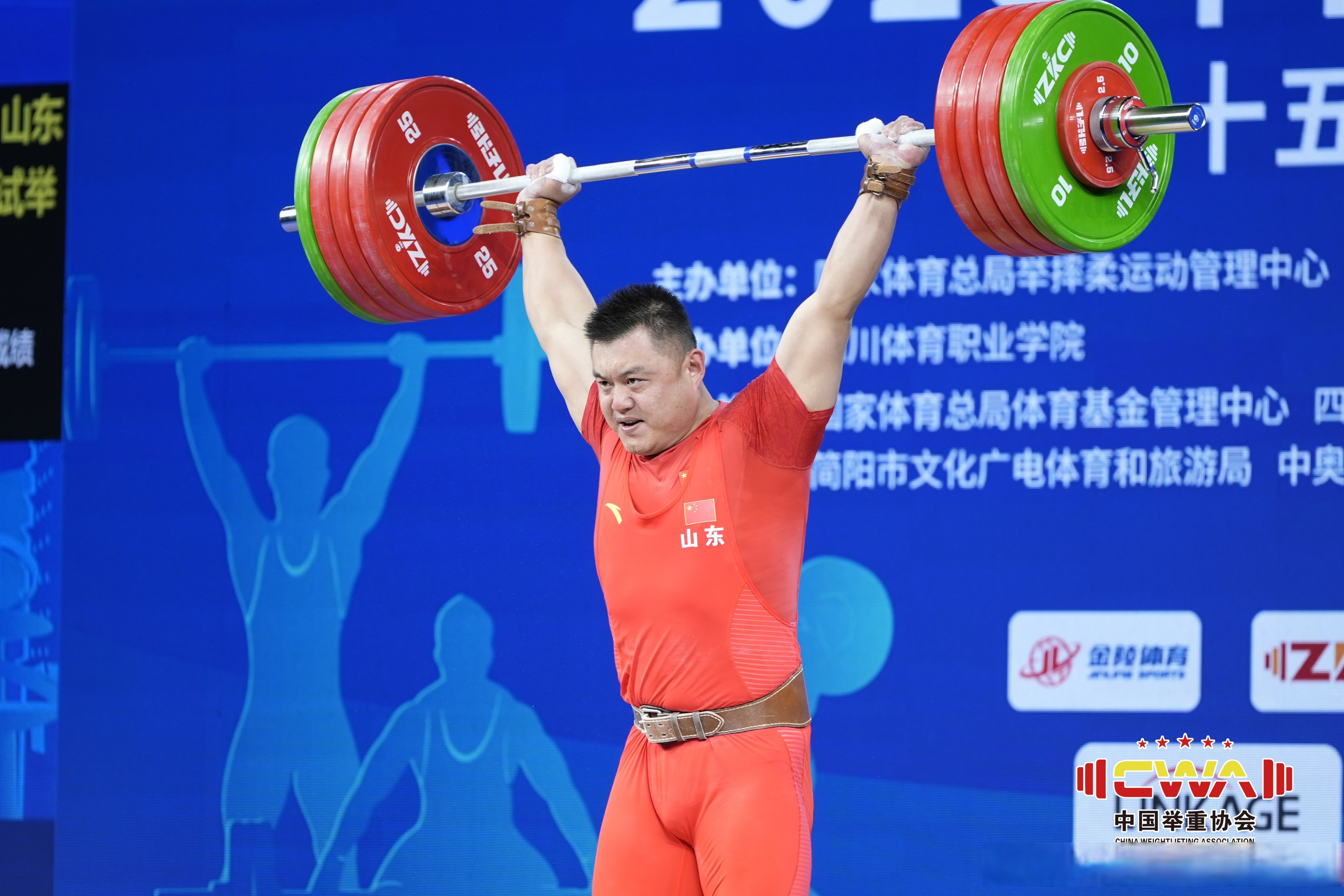 举重男团夺金，强大力量震撼现场