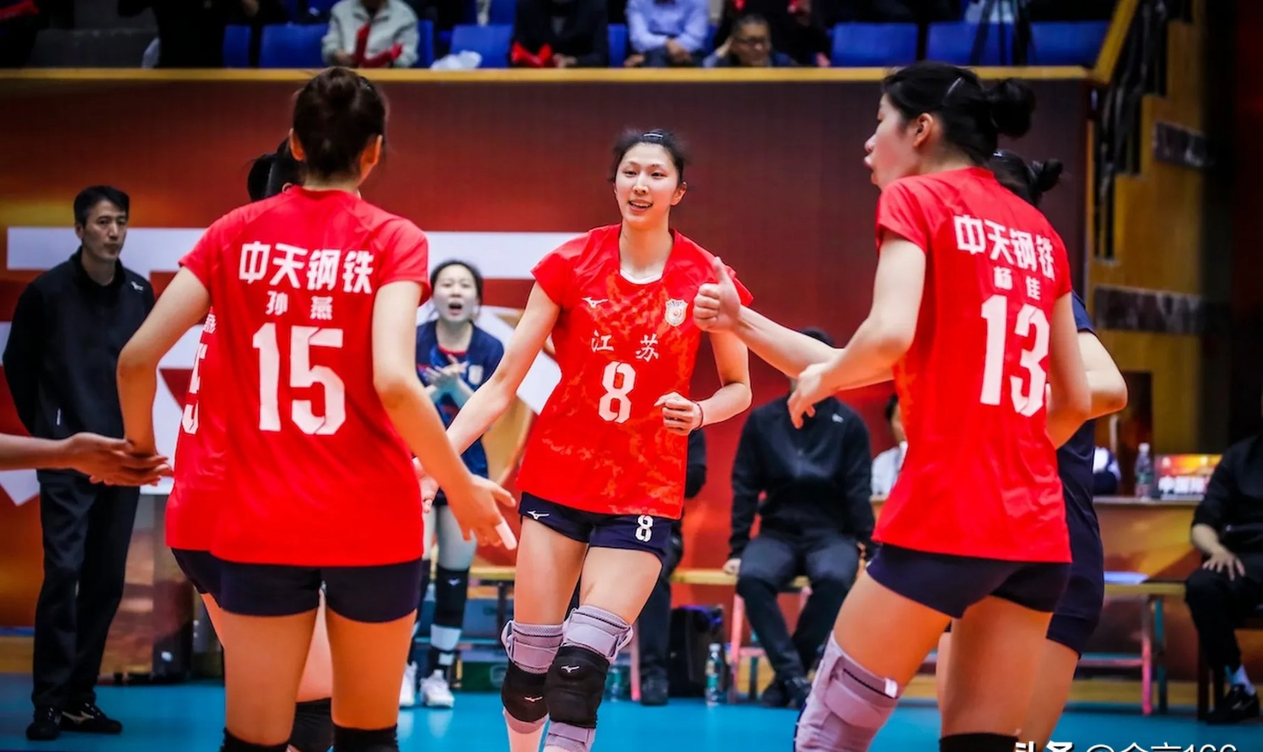 冠军之争激烈展开女子联赛火爆开赛