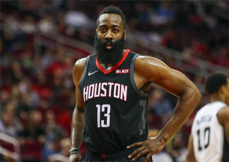 火箭力克马刺，保持不败疆场