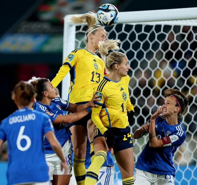 瑞典女足队在比赛中展现出强大实力 瑞典女足队在比赛中展现出强大实力