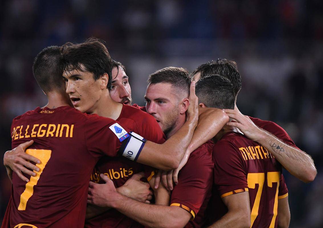 那不勒斯在主场大胜罗马,赢得关键胜利 那不勒斯在主场大胜罗马,赢得关键胜利