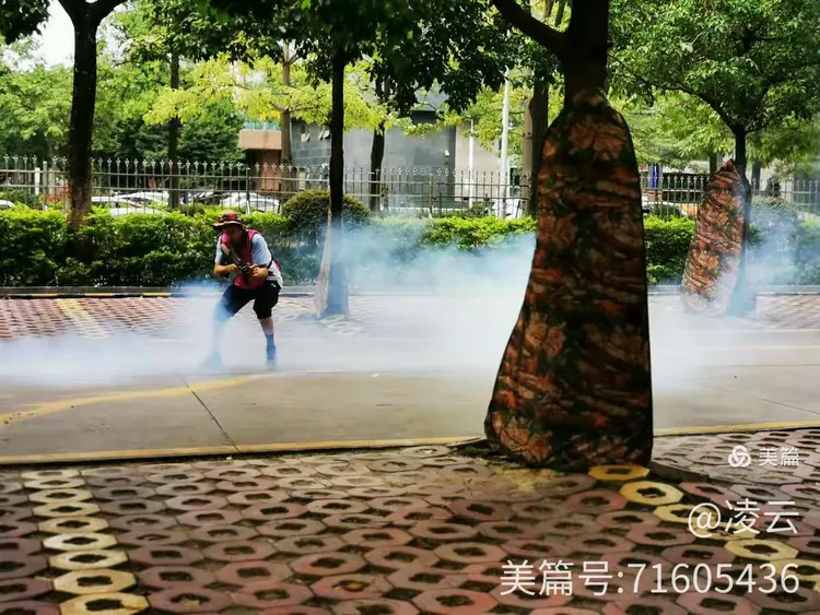 硝烟弥漫，女队员在比赛中决战大提振