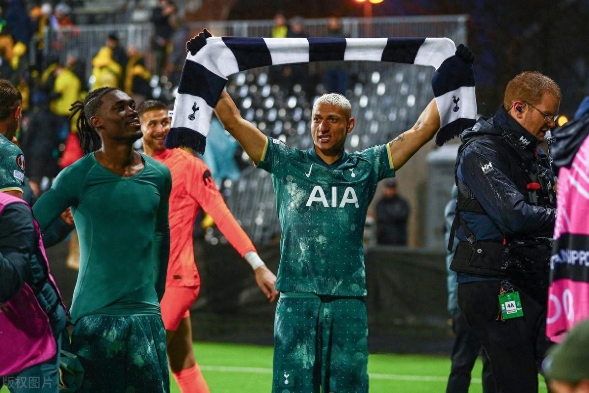 热刺主场2比1险胜水晶宫，稳固领先优势