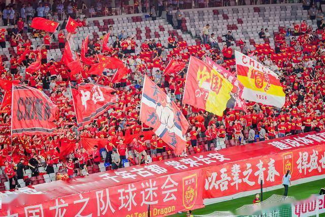 亚洲杯赛再次上演精彩一幕，球迷热情不减