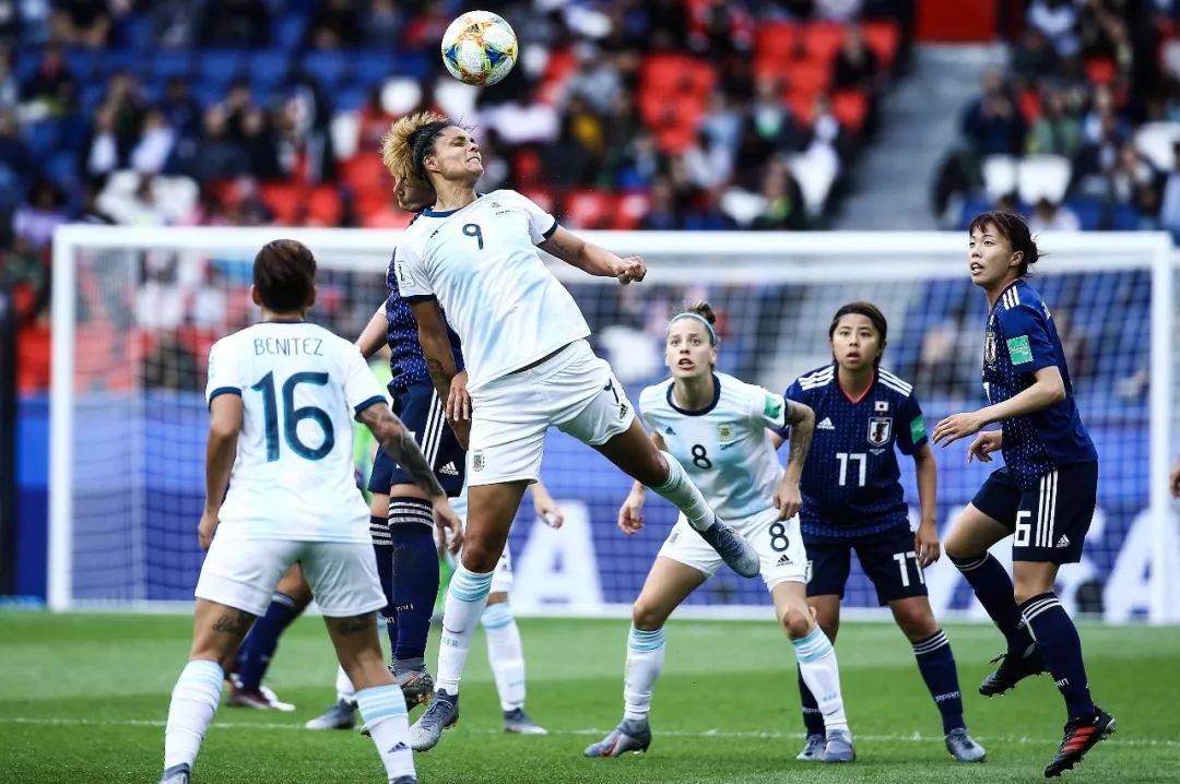 意大利女足在友谊赛中遭遇惨败
