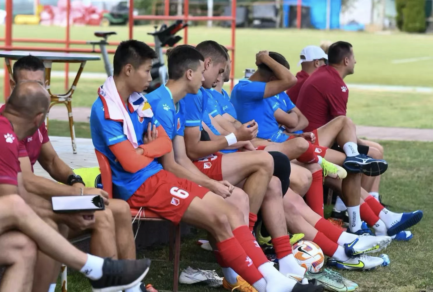 球队内部拉练，各派精英全力以赴，挑战极限