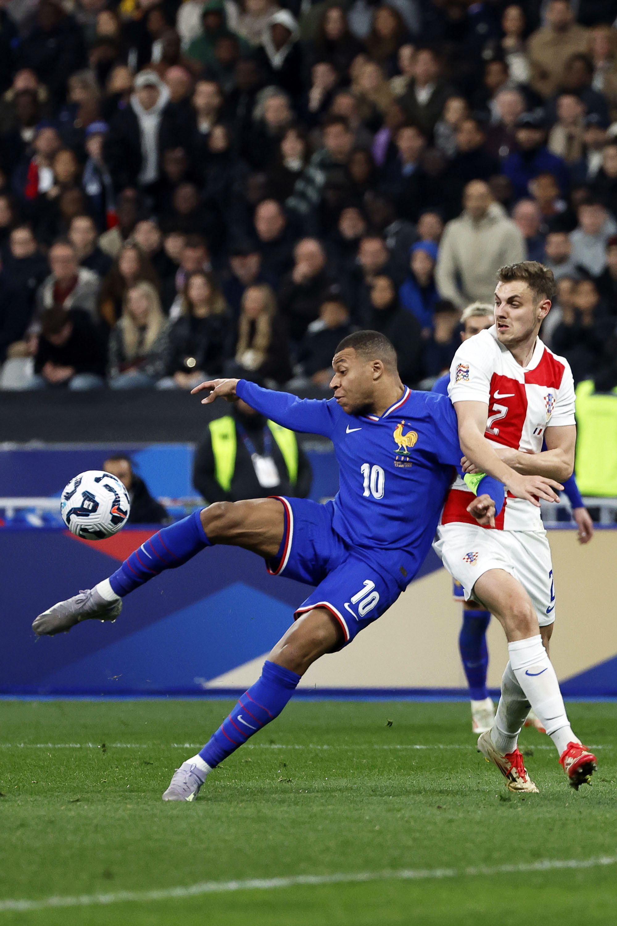 防守层层：欧国联比赛精彩比拼