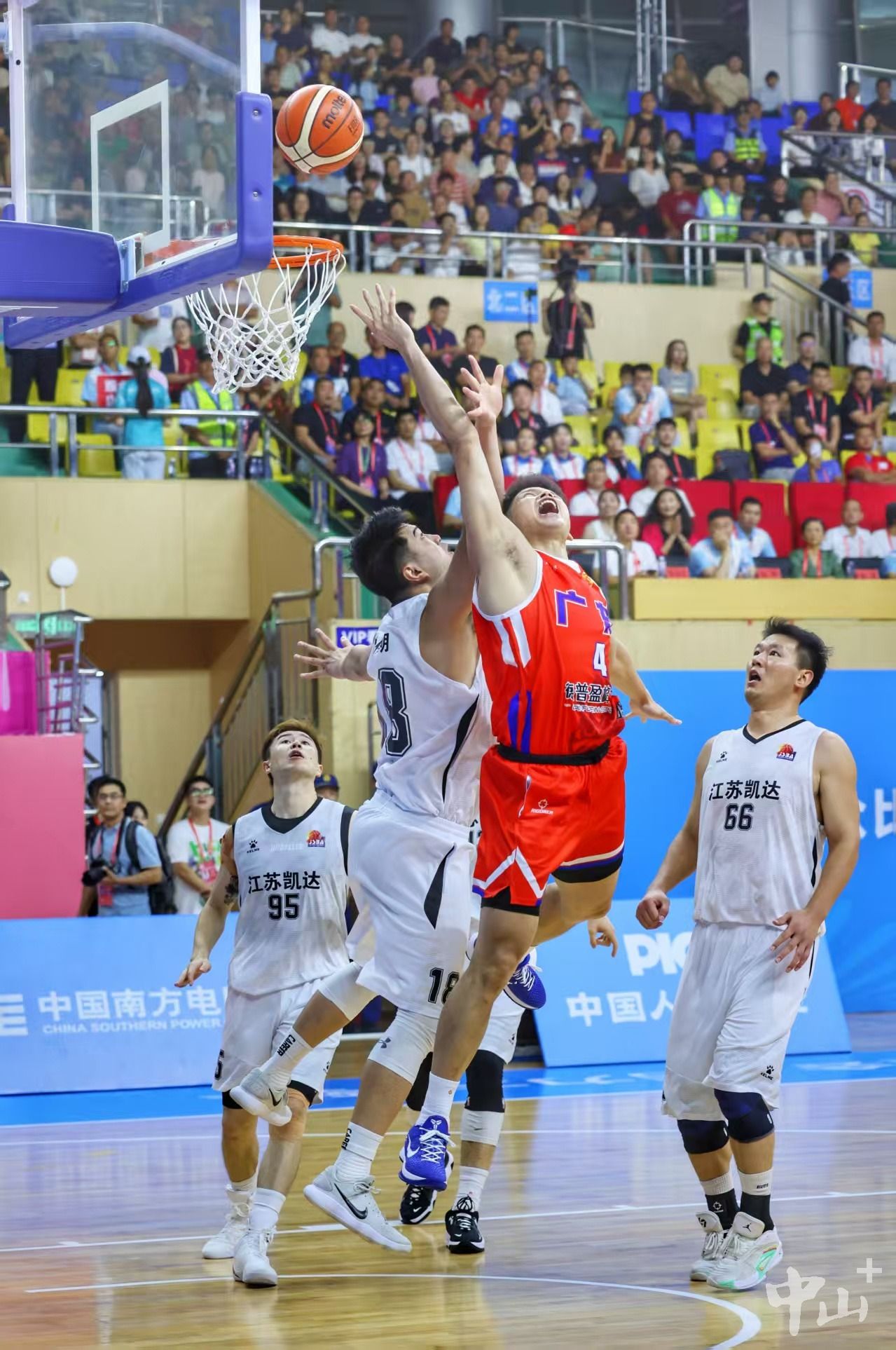 实时报道：最热门篮球对决即将上演