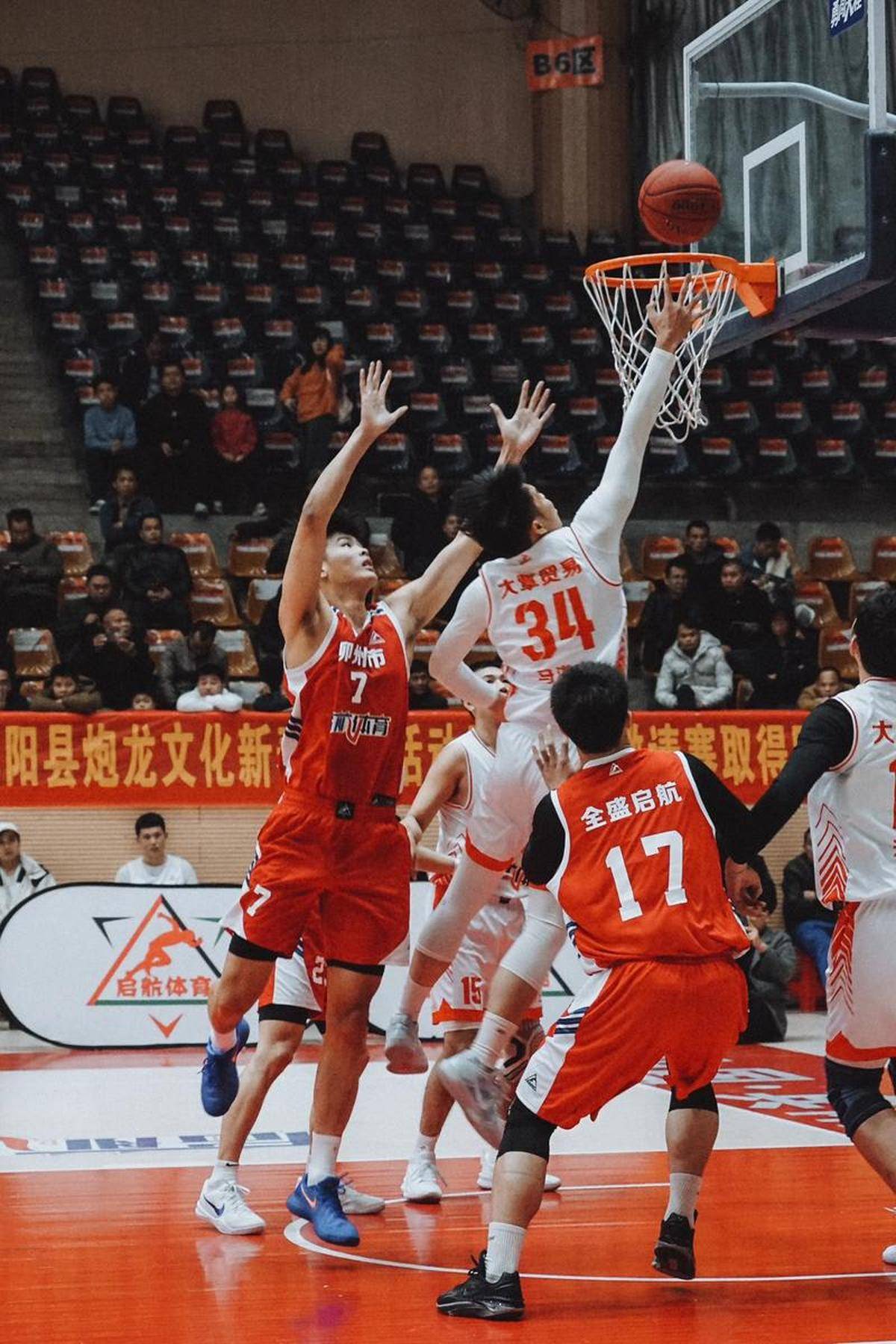 实时报道：最热门篮球对决即将上演