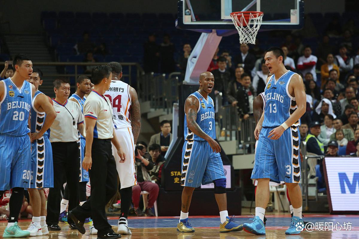 快船凭借团队合作击败勇士,取得胜利 快船凭借团队合作击败勇士,取得胜利