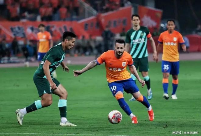 中超联赛高潮迭起，球队实力较量精彩绝伦