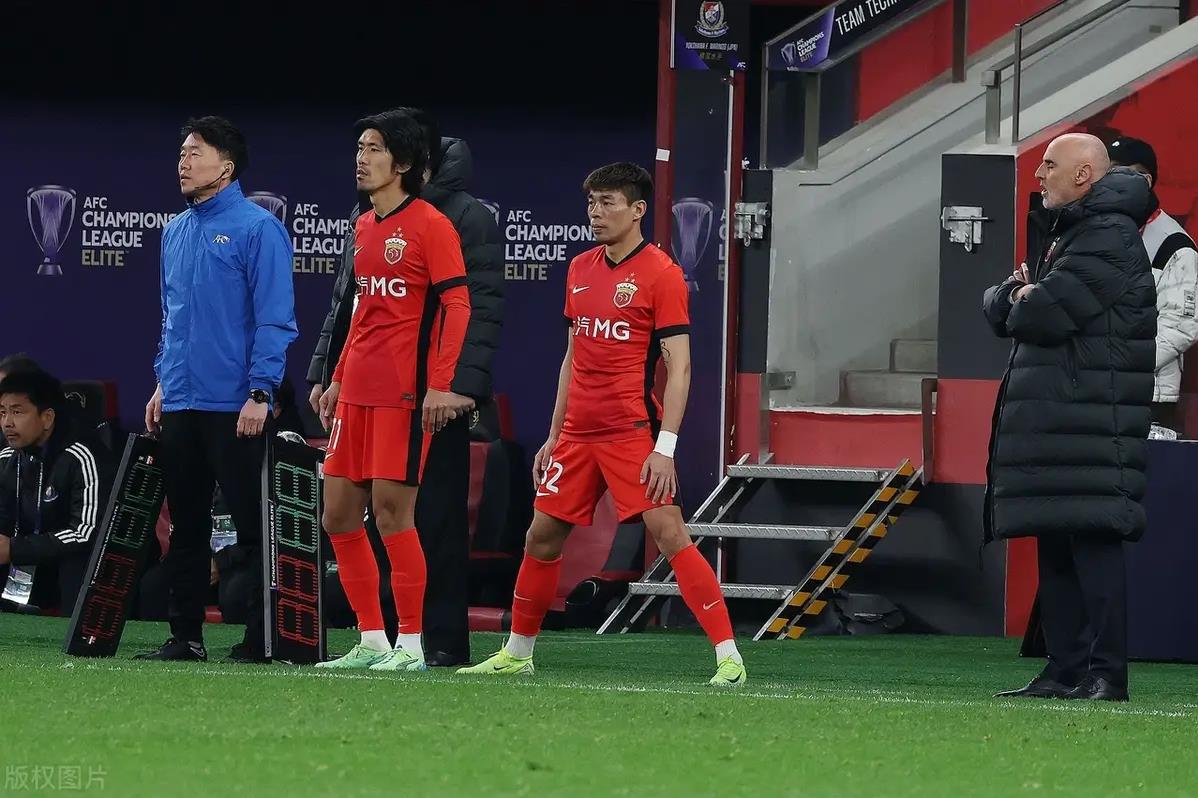 上海上港队员陈彬彬破门,帮助球队逆转战胜河北华夏幸福 上海上港队员陈彬彬破门,帮助球队逆转战胜河北华夏幸福