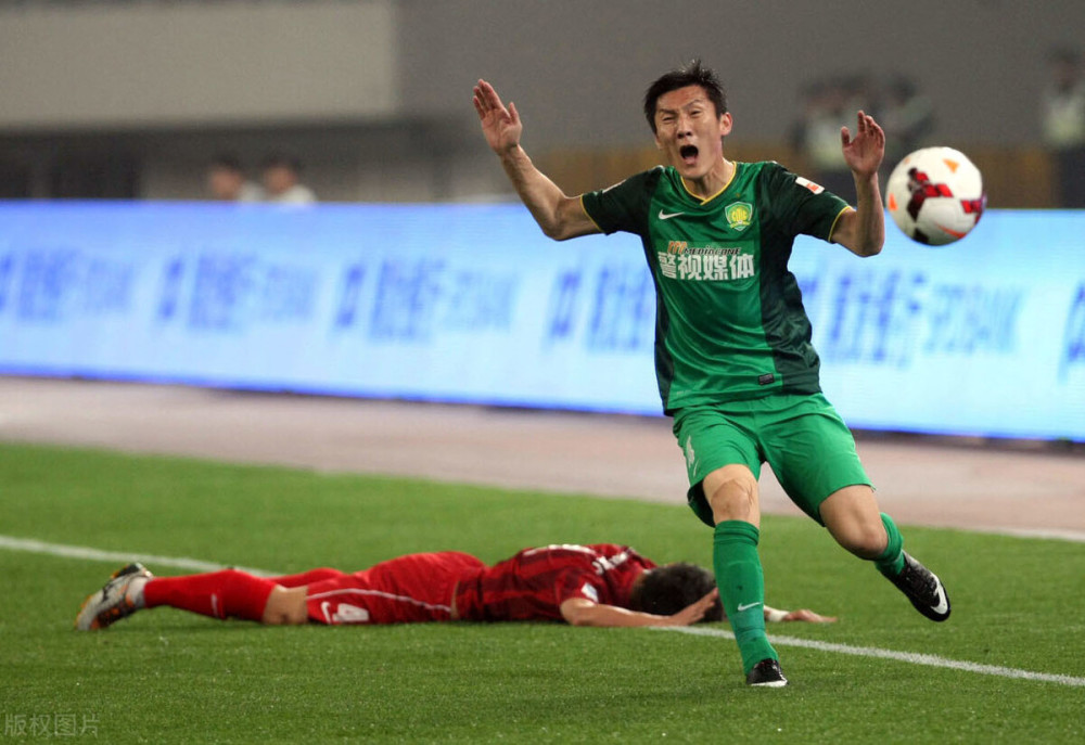 重庆斯威与山东鲁能的激烈碰撞,带给球迷一场精彩对决 重庆斯威与山东鲁能的激烈碰撞,带给球迷一场精彩对决