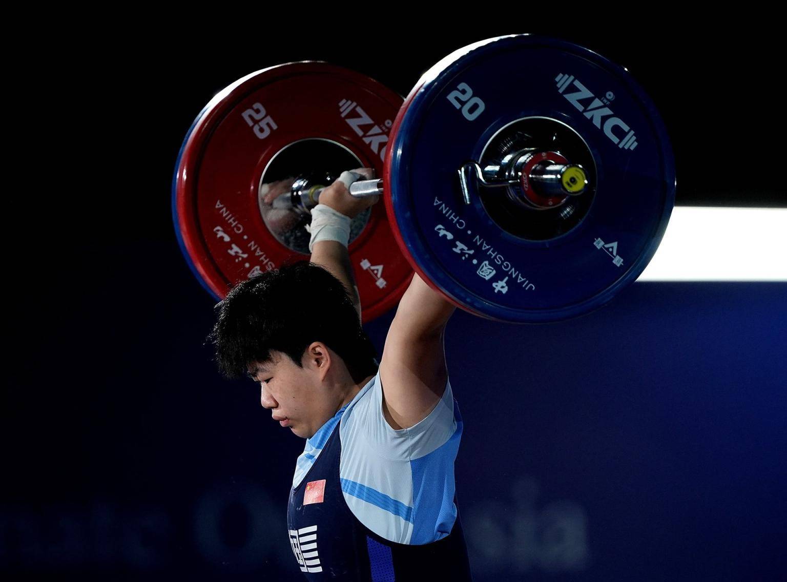 举重选手实力横扫,赢得赞誉又夺冠 举重选手实力横扫,赢得赞誉又夺冠