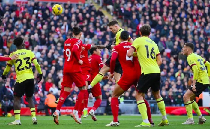 易胜博体育-紧张争夺！英超升降级战役陷入白热化